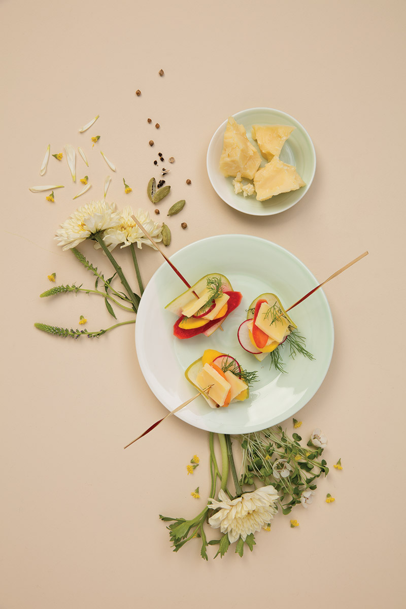 Mini-brochettes de Fromage Agropur Grand Cheddar 5 ans avec marinade express Mini-brochettes de Fromage Agropur Grand Cheddar 5 ans avec marinade express