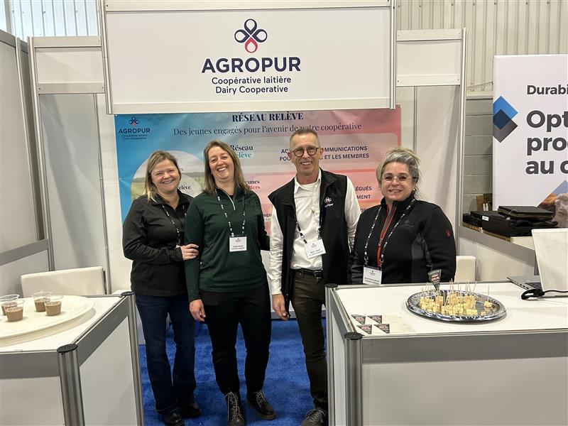 Légende : De gauche à droite : Les conseillers coopératifs Marie-Eve Lepage, Amélie Martin, Rémi Lafond et Sylvie-Anne Labonté.