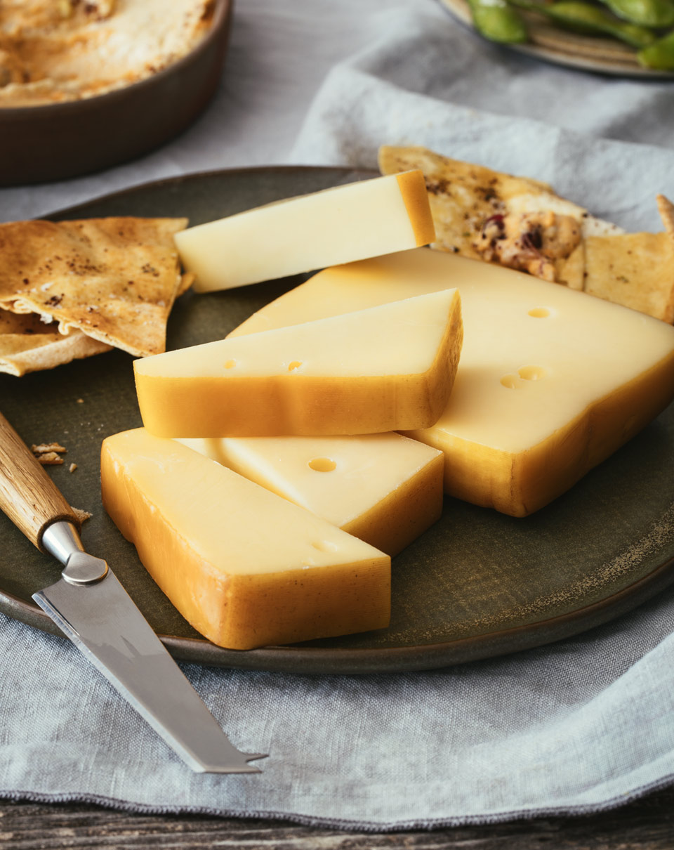 Jarlsberg fumé au noyer | Jarslberg Hickory Smoked Jarlsberg fumé au noyer | Jarslberg Hickory Smoked