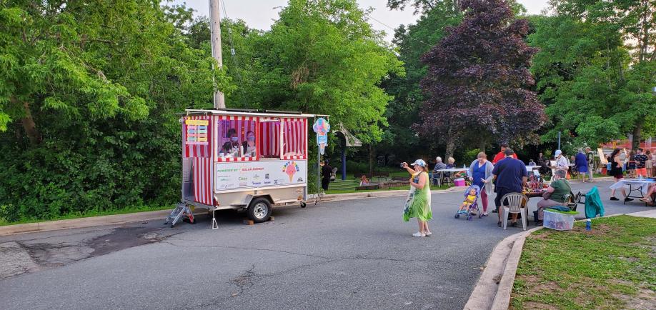 Agropur soutient Happy Cones, un kiosque à crème glacée fonctionnant à l’énergie solaire