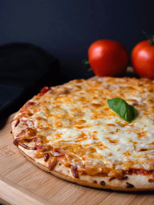21-0924 Pizza on dark background with tomatoes and basil - 07 small